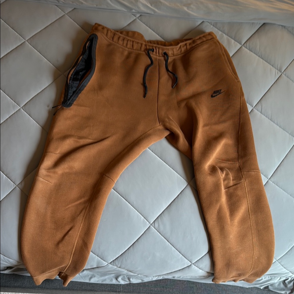 Nike Tech Joggers
